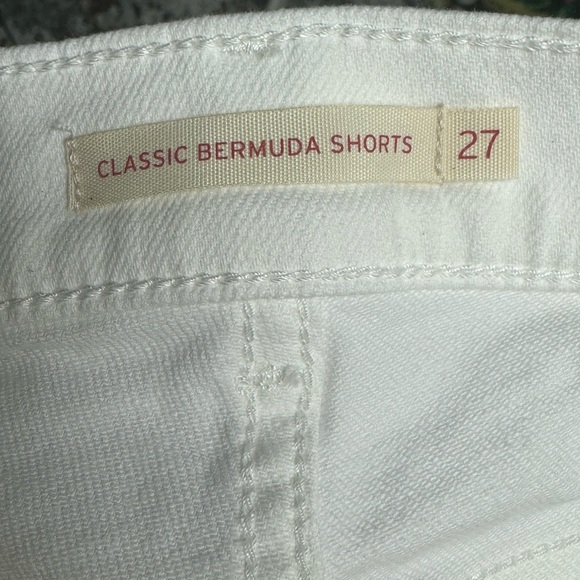 Levi’s Classic Bermuda shorts in white. Sz 27 - Picture 4 of 5